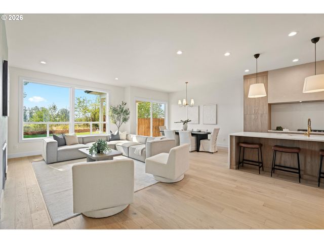 2040 S RIVER Rd, Kelso, WA 98626