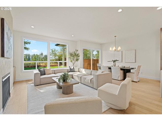 2040 S RIVER Rd, Kelso, WA 98626