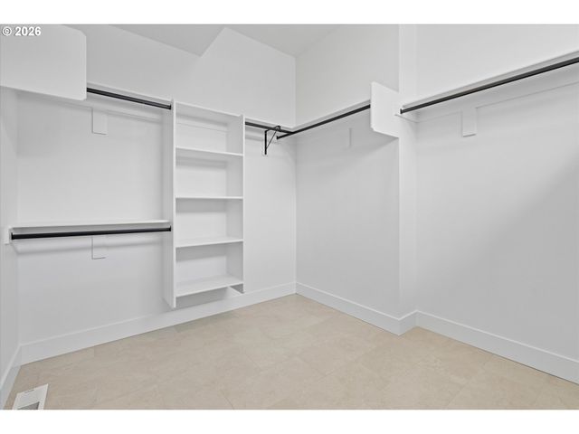 2040 S RIVER Rd, Kelso, WA 98626