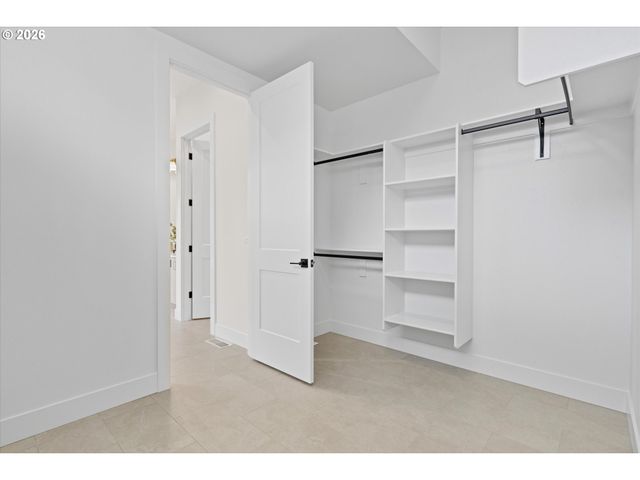 2040 S RIVER Rd, Kelso, WA 98626