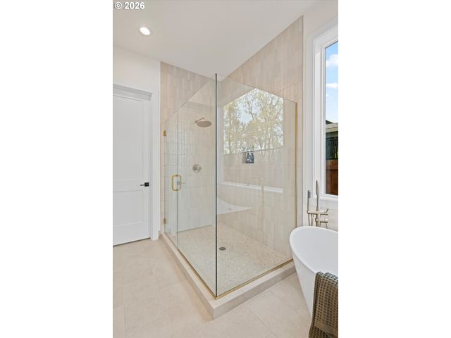 2040 S RIVER Rd, Kelso, WA 98626