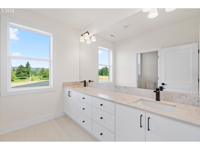 2040 S RIVER Rd, Kelso, WA 98626