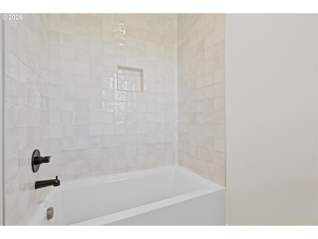 2040 S RIVER Rd, Kelso, WA 98626