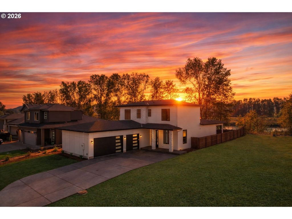 2040 S RIVER Rd, Kelso, WA 98626