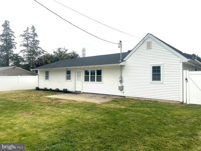 240 GOLDENRIDGE DR, Levittown, PA 19057