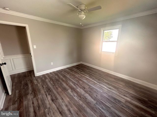 240 GOLDENRIDGE DR, Levittown, PA 19057