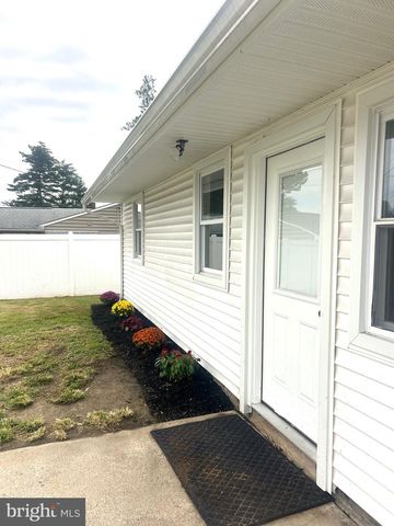 240 GOLDENRIDGE DR, Levittown, PA 19057