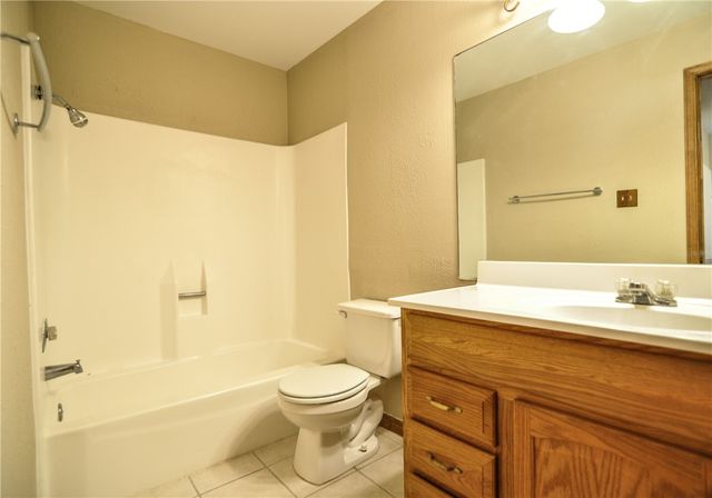 904 University Oaks Boulevard 145, College Station, TX 77840