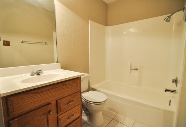 904 University Oaks Boulevard 145, College Station, TX 77840