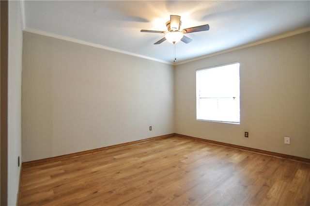 904 University Oaks Boulevard 145, College Station, TX 77840