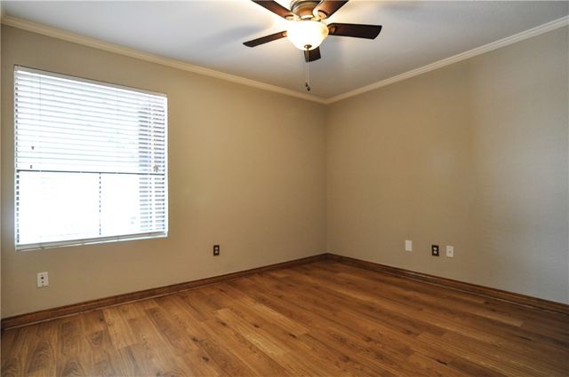 904 University Oaks Boulevard 145, College Station, TX 77840