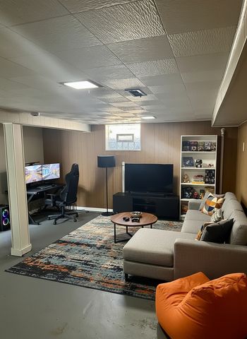 2218 S 11th Avenue, Broadview, IL 60155