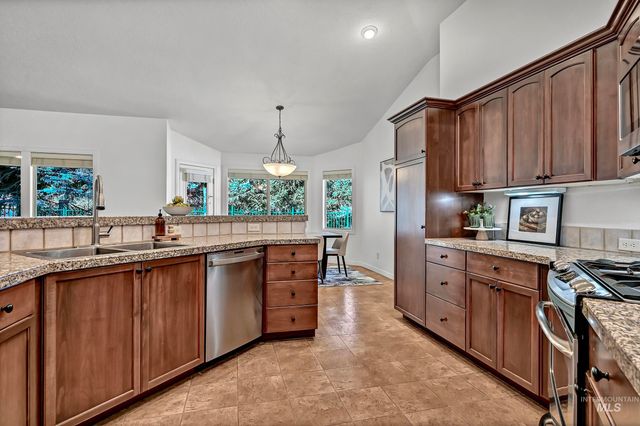 6029 N Taylor Creek, Boise, ID 83714