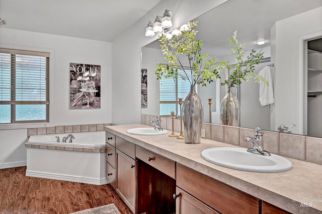 6029 N Taylor Creek, Boise, ID 83714