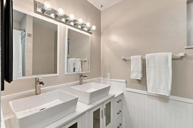 1333 Monte Largo Drive NE, Albuquerque, NM 87112