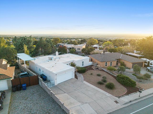 1333 Monte Largo Drive NE, Albuquerque, NM 87112