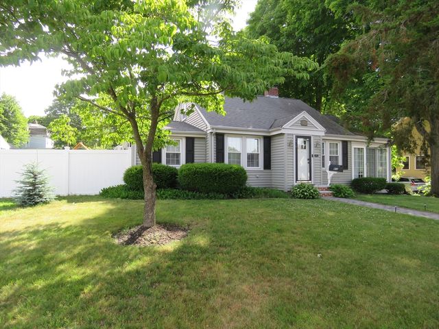 812 East St, Dedham, MA 02026