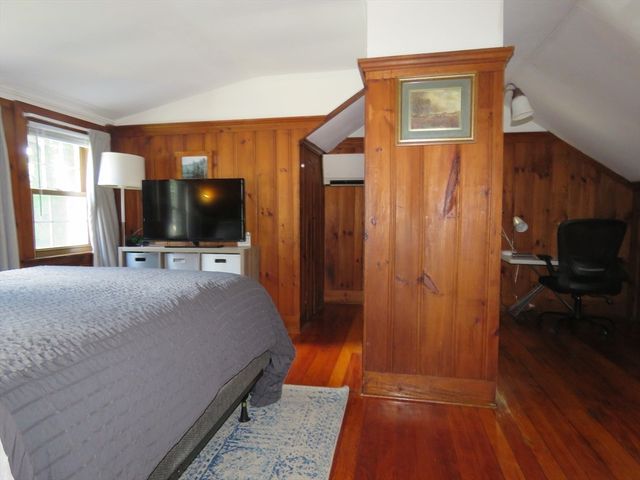 812 East St, Dedham, MA 02026