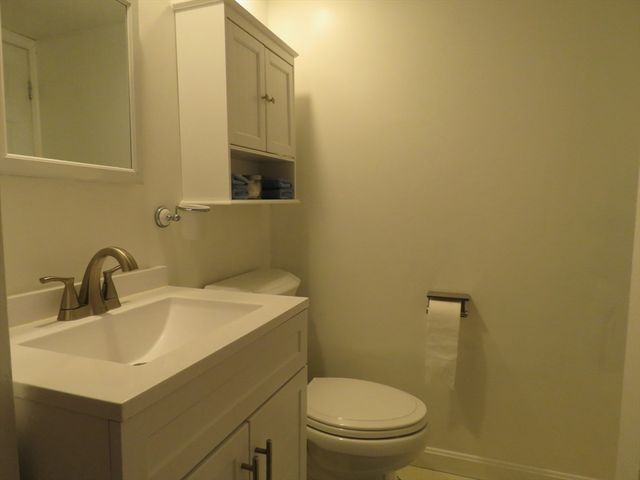 812 East St, Dedham, MA 02026