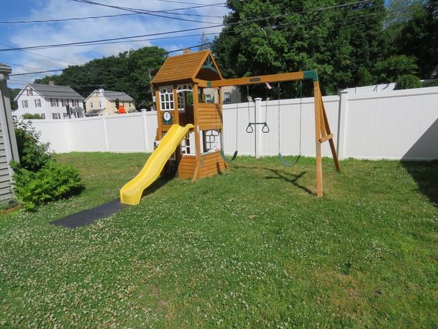 812 East St, Dedham, MA 02026