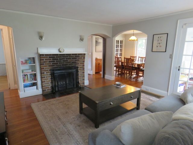 812 East St, Dedham, MA 02026