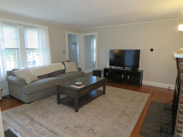 812 East St, Dedham, MA 02026