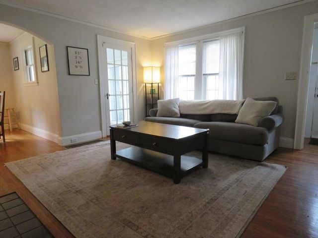 812 East St, Dedham, MA 02026
