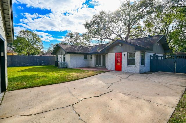 9822 Larston Street, Houston, TX 77055