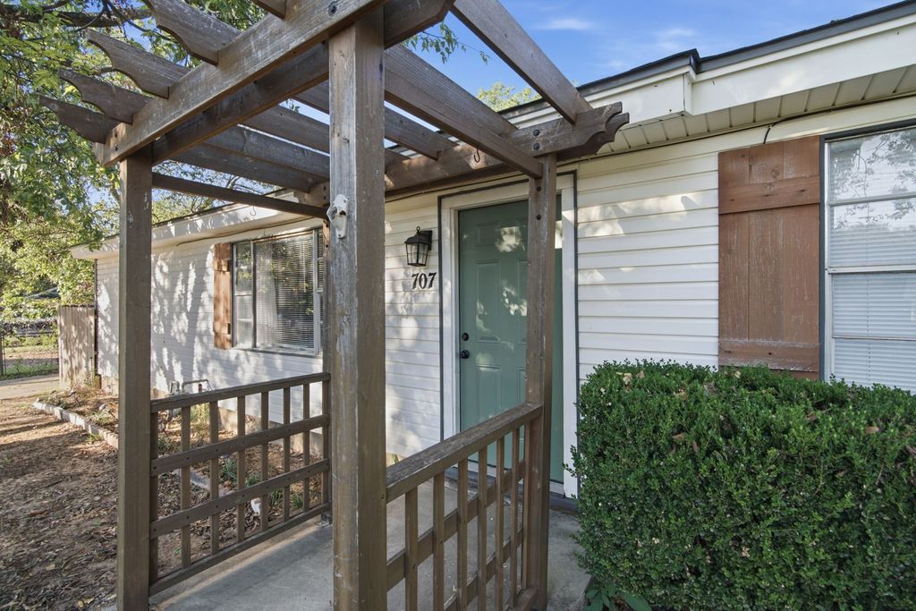 707 N Walnut Street, Weatherford, TX 76086 — photo 2
