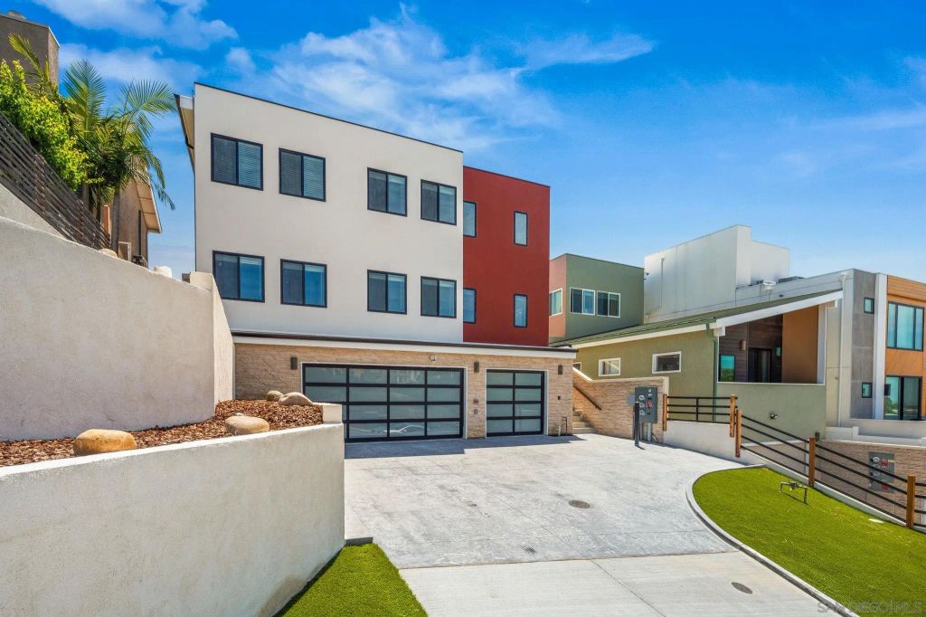 1251 - 1253 Van Nuys St, San Diego, CA 92109
