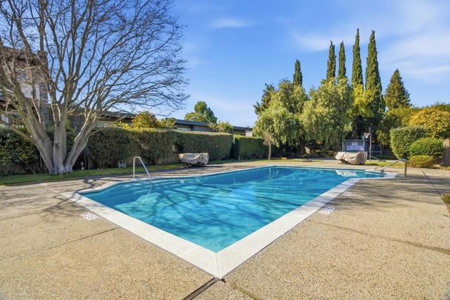 501 W Fox Court, Redwood City, CA 94061