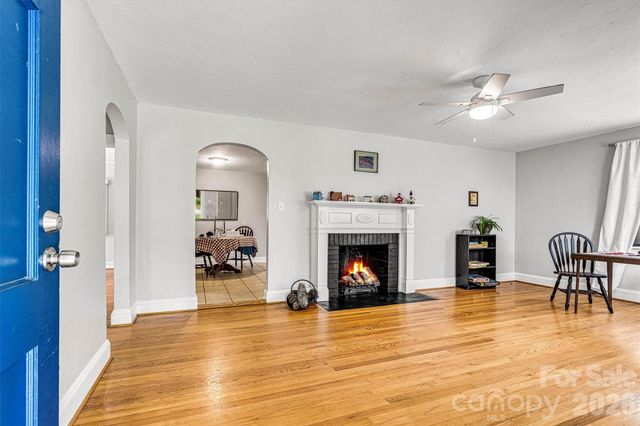 147 13th Avenue NW, Hickory, NC 28601