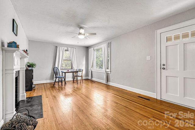 147 13th Avenue NW, Hickory, NC 28601