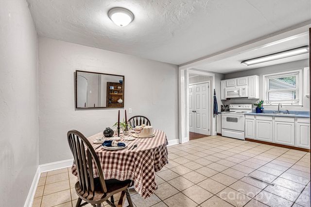 147 13th Avenue NW, Hickory, NC 28601