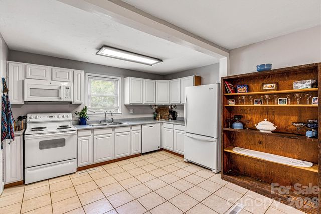 147 13th Avenue NW, Hickory, NC 28601