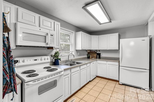 147 13th Avenue NW, Hickory, NC 28601