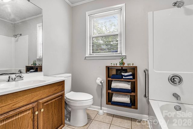147 13th Avenue NW, Hickory, NC 28601