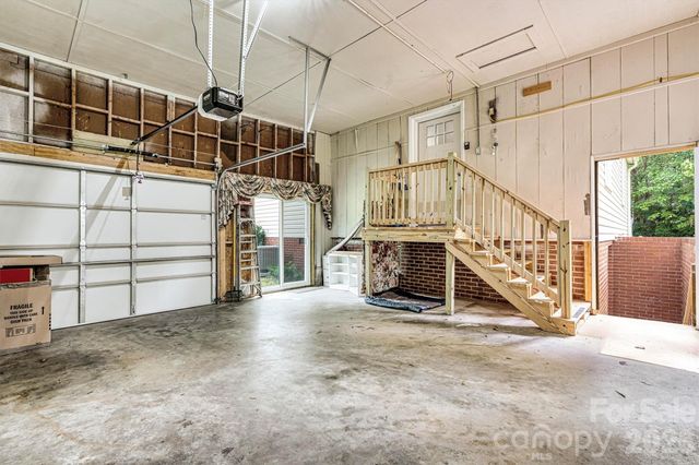 147 13th Avenue NW, Hickory, NC 28601