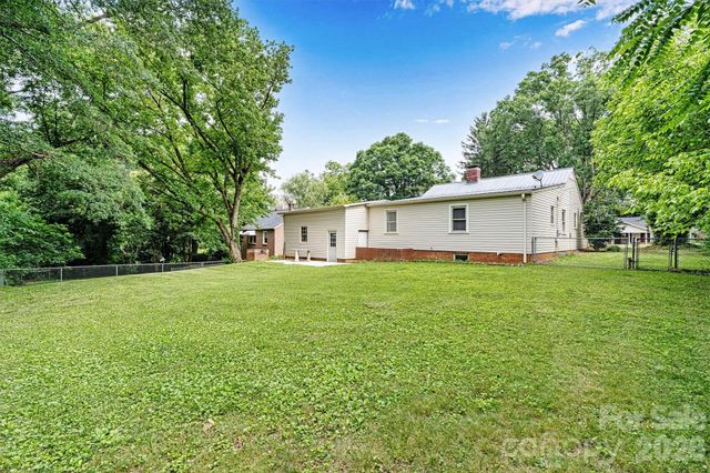 147 13th Avenue NW, Hickory, NC 28601