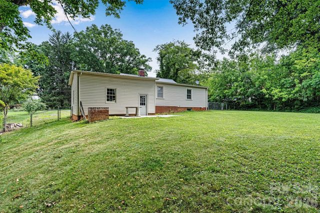 147 13th Avenue NW, Hickory, NC 28601