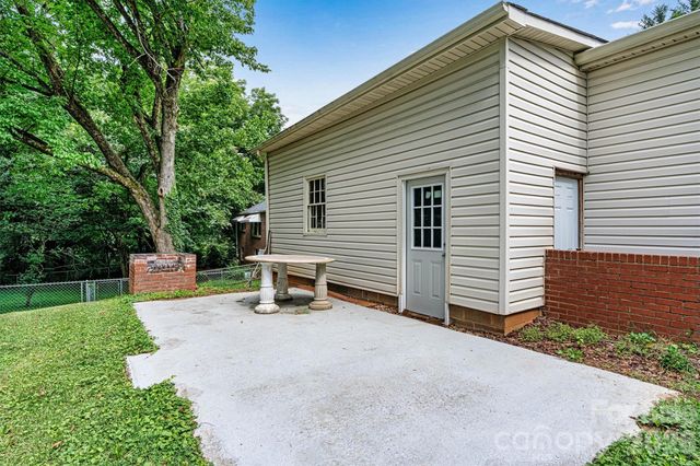 147 13th Avenue NW, Hickory, NC 28601
