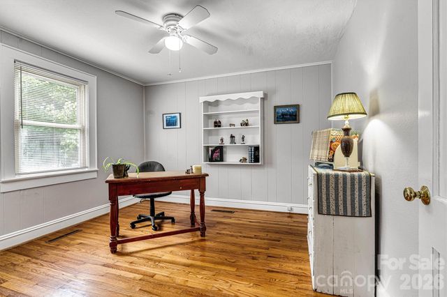147 13th Avenue NW, Hickory, NC 28601