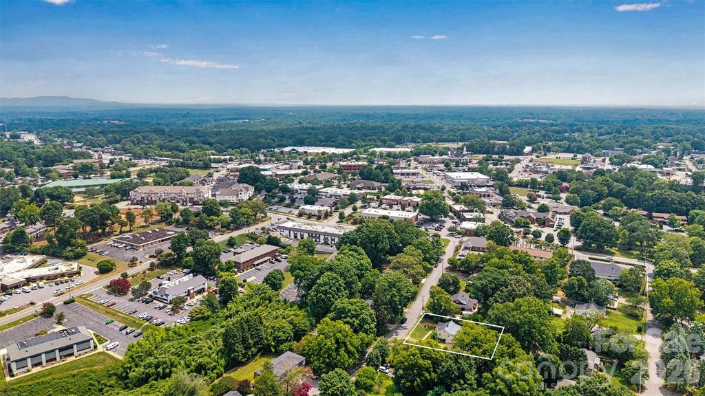 147 13th Avenue NW, Hickory, NC 28601