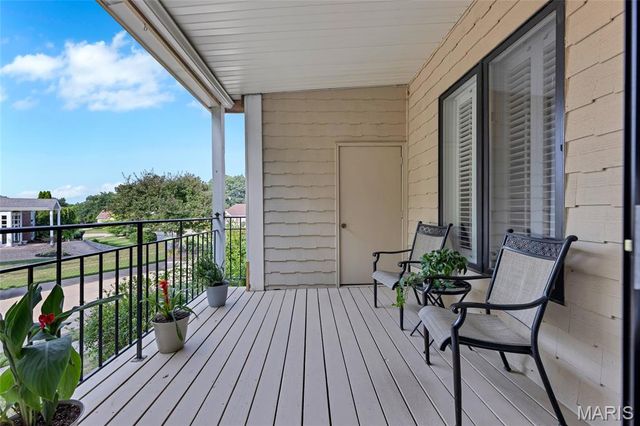 1610 Lake Knoll Drive 1N, Lake St Louis, MO 63367