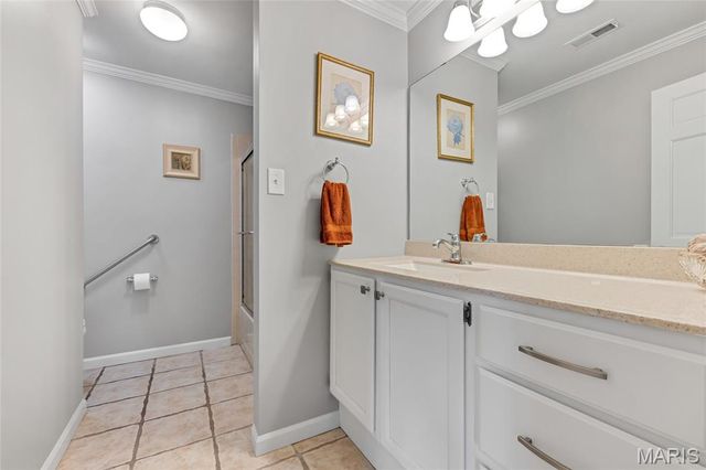 1610 Lake Knoll Drive 1N, Lake St Louis, MO 63367