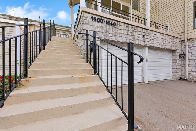 1610 Lake Knoll Drive 1N, Lake St Louis, MO 63367