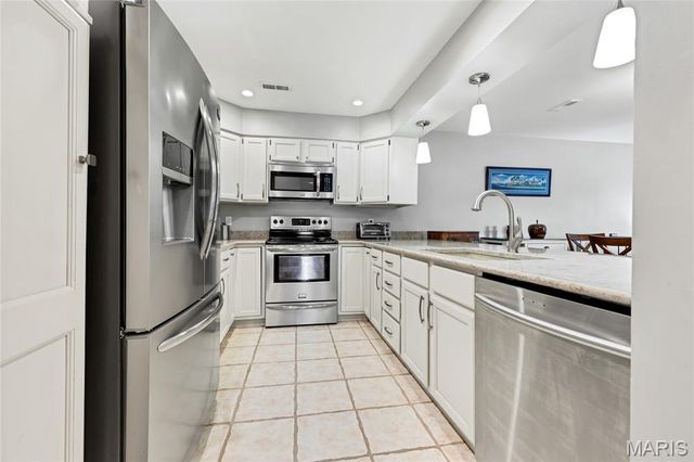 1610 Lake Knoll Drive 1N, Lake St Louis, MO 63367