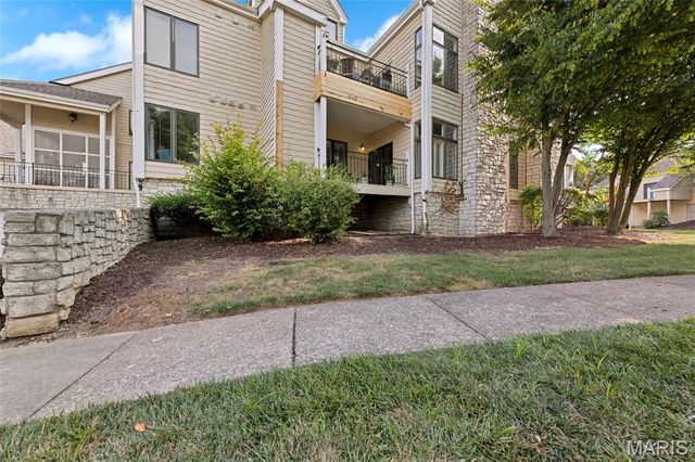 1610 Lake Knoll Drive 1N, Lake St Louis, MO 63367