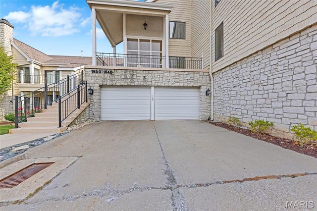 1610 Lake Knoll Drive 1N, Lake St Louis, MO 63367