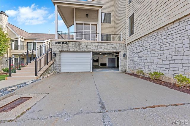 1610 Lake Knoll Drive 1N, Lake St Louis, MO 63367